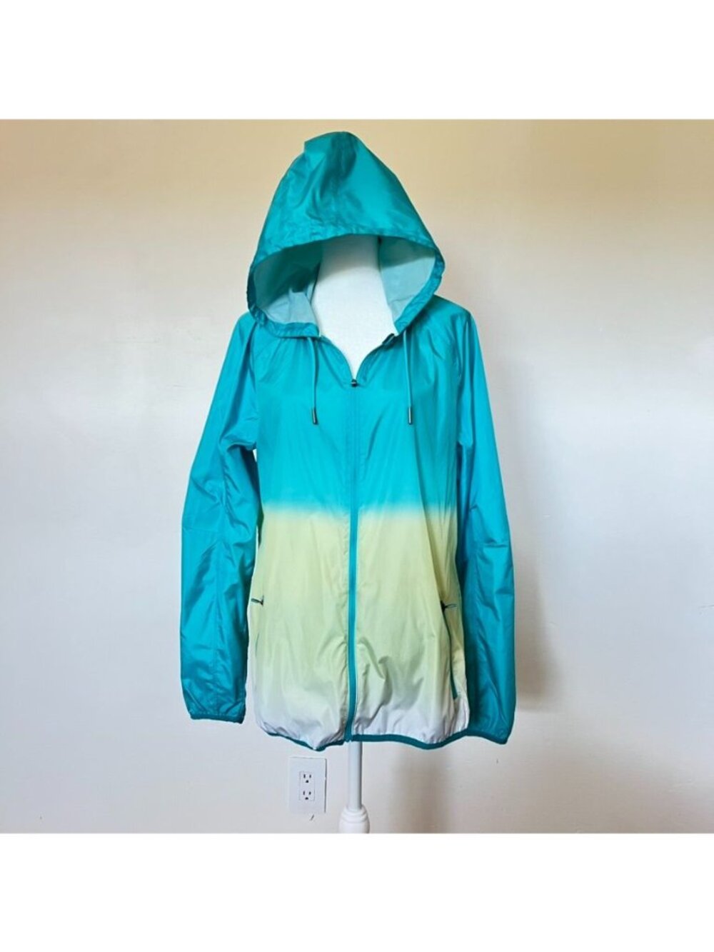 Layer 8 Womens Sz M Windbreaker Teal Ombre Hooded Rain Quick Dry Jacket Packable - Picture 9 of 10